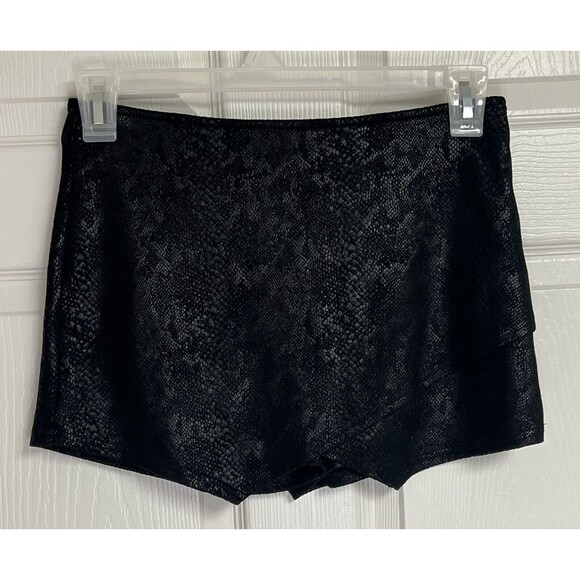 Wild Honey Pants - Wild Honey Women Black Skort Medium Faux Snake Skin Print Back Zip